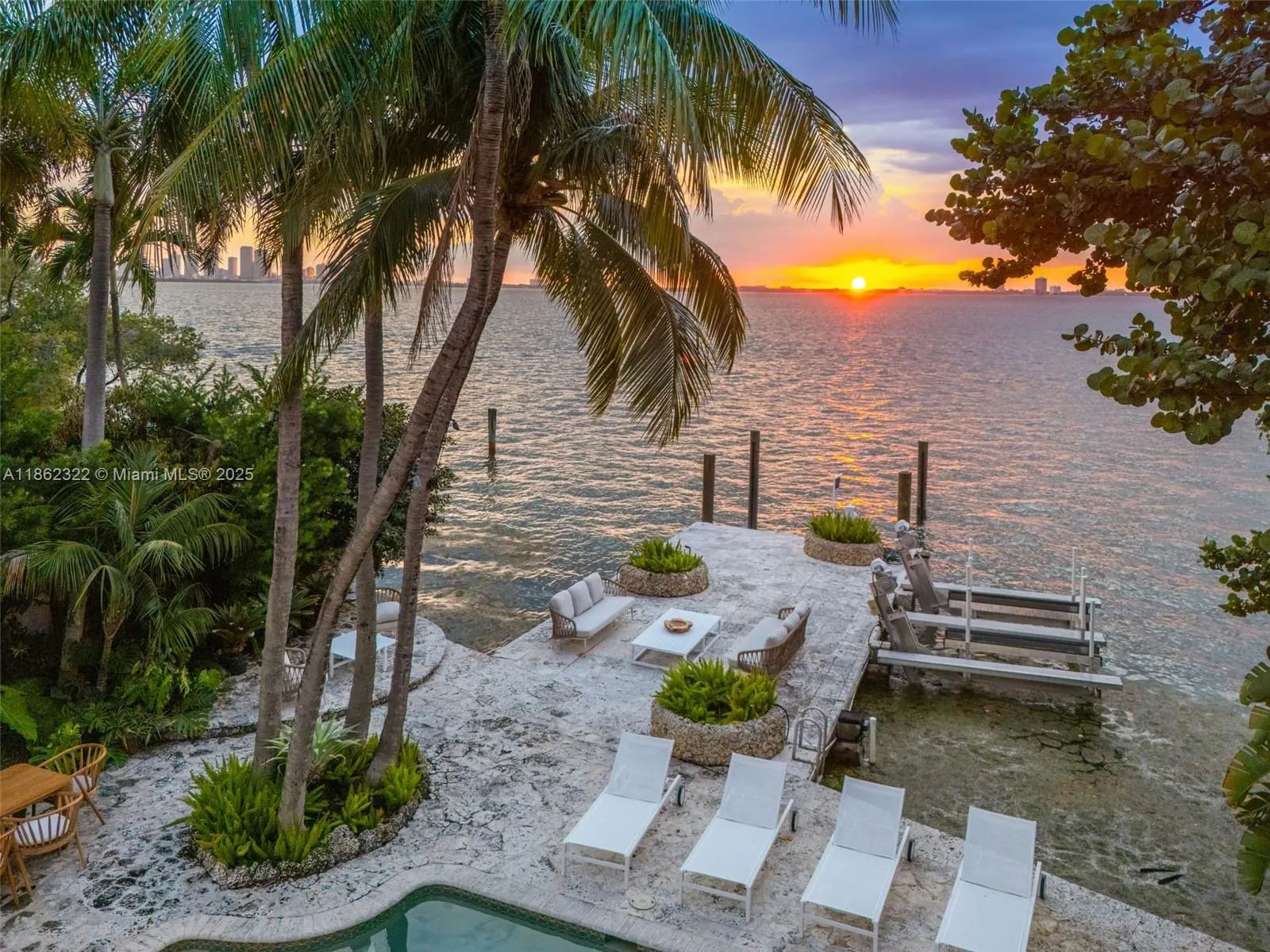 Miami Beach, Florida 33140, United States, 3 Bedrooms Bedrooms, ,4 BathroomsBathrooms,Residential,Active,197358