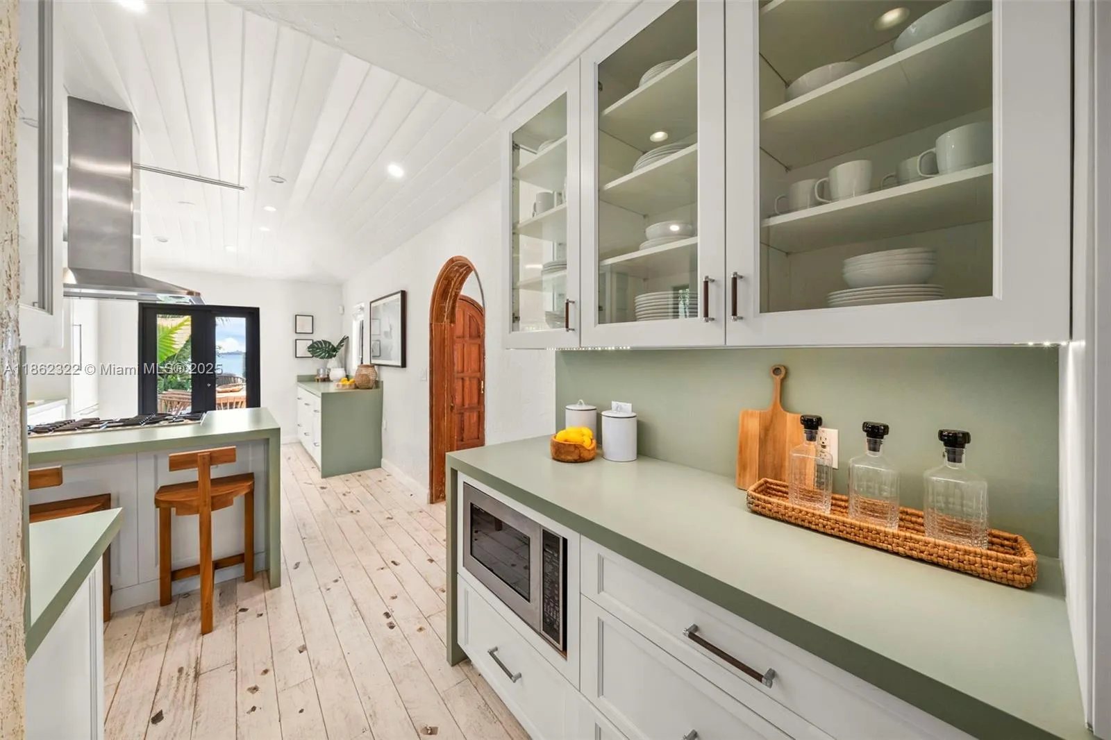 Miami Beach, Florida 33140, United States, 3 Bedrooms Bedrooms, ,4 BathroomsBathrooms,Residential,Active,197358