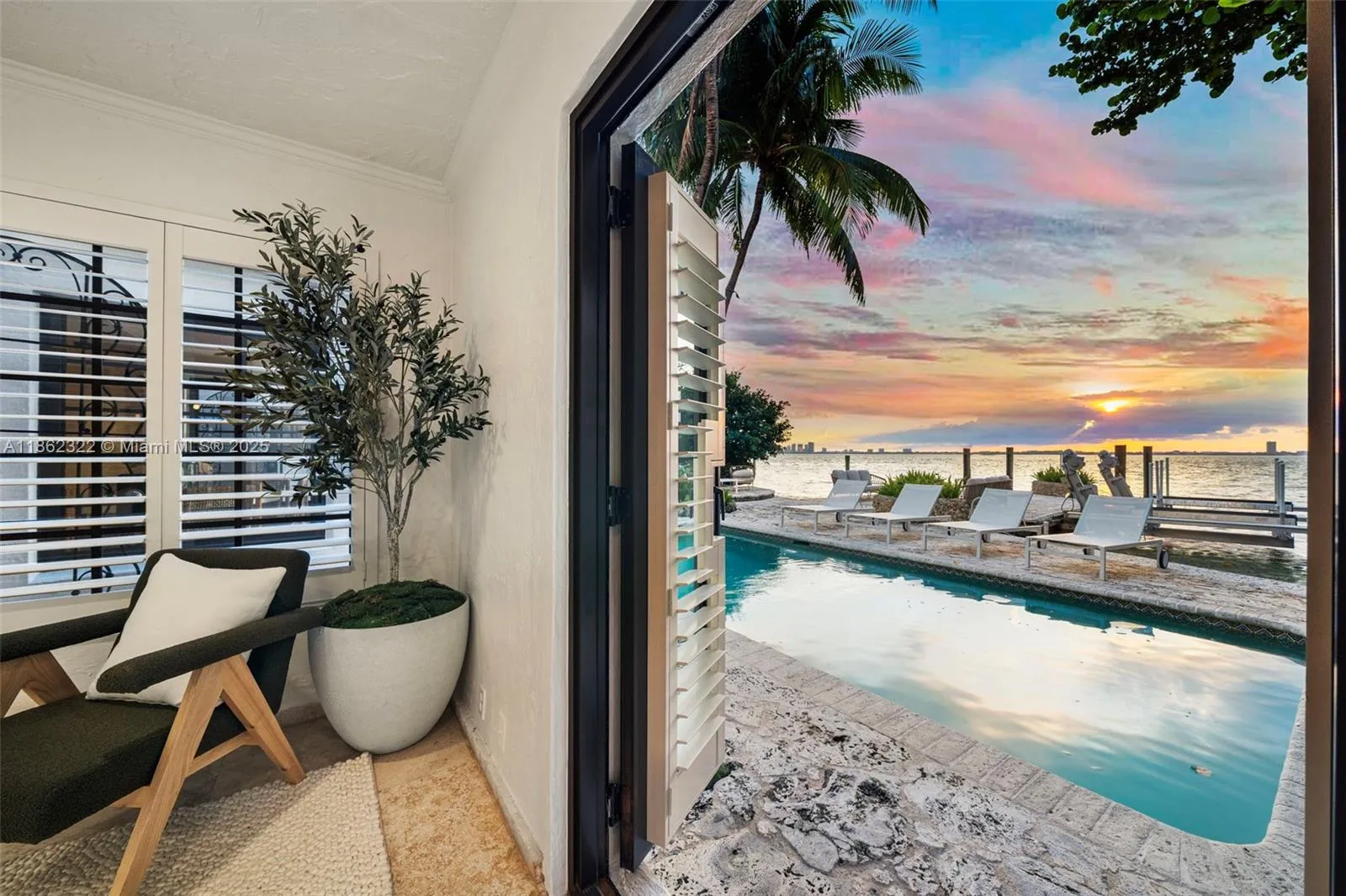 Miami Beach, Florida 33140, United States, 3 Bedrooms Bedrooms, ,4 BathroomsBathrooms,Residential,Active,197358