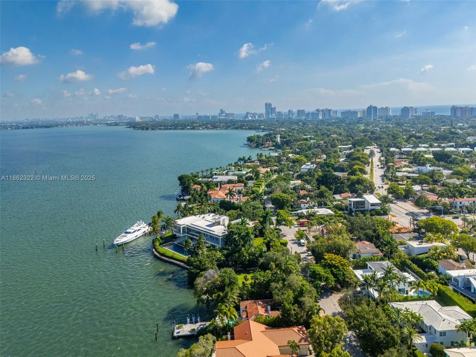 Miami Beach, Florida 33140, United States, 3 Bedrooms Bedrooms, ,4 BathroomsBathrooms,Residential,Active,197358