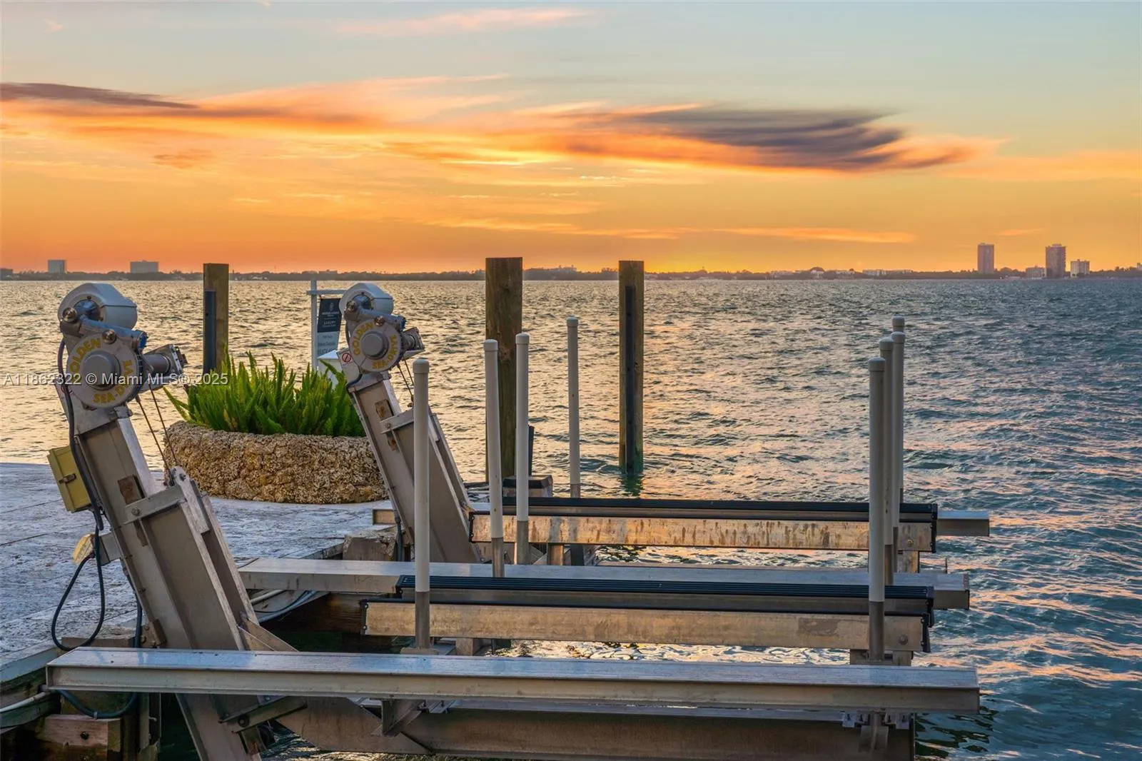 Miami Beach, Florida 33140, United States, 3 Bedrooms Bedrooms, ,4 BathroomsBathrooms,Residential,Active,197358