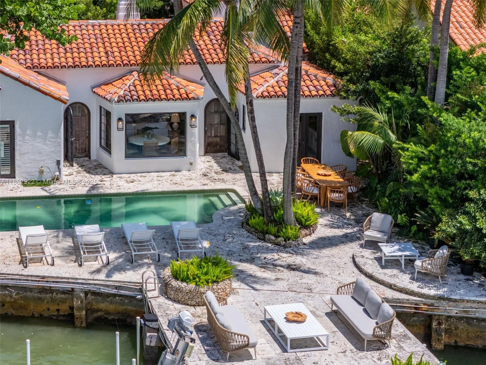 Miami Beach, Florida 33140, United States, 3 Bedrooms Bedrooms, ,4 BathroomsBathrooms,Residential,Active,197358