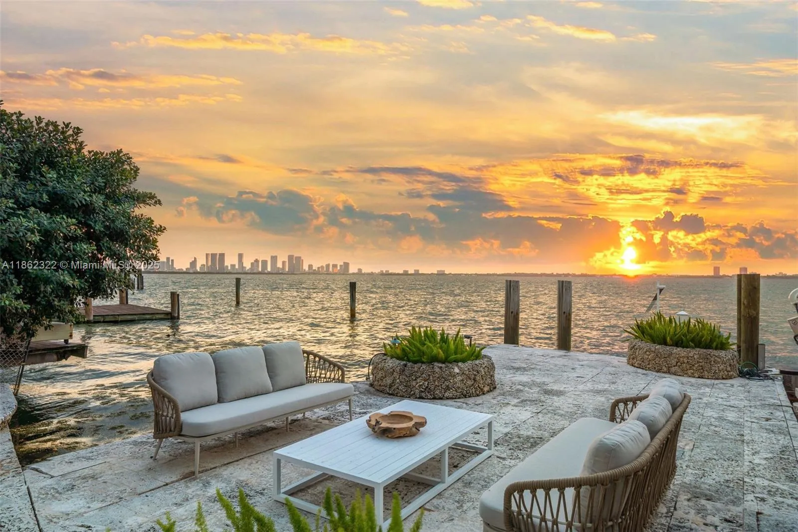 Miami Beach, Florida 33140, United States, 3 Bedrooms Bedrooms, ,4 BathroomsBathrooms,Residential,Active,197358