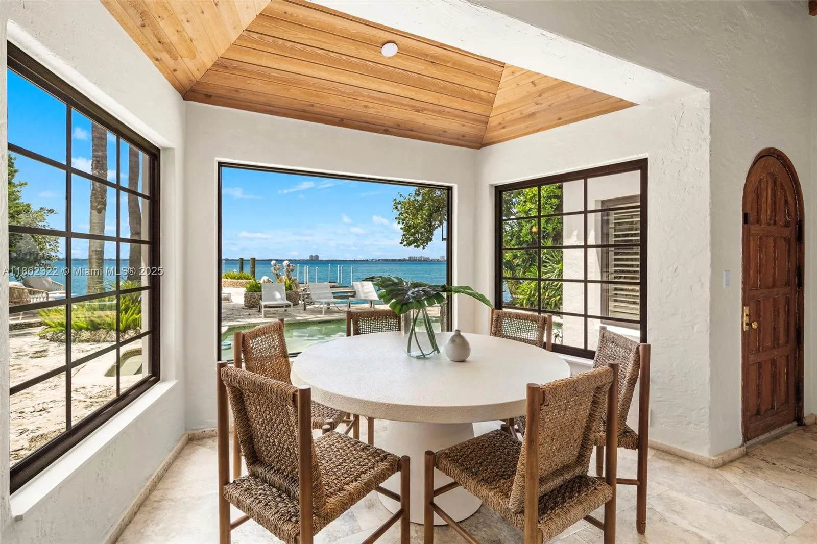 Miami Beach, Florida 33140, United States, 3 Bedrooms Bedrooms, ,4 BathroomsBathrooms,Residential,Active,197358