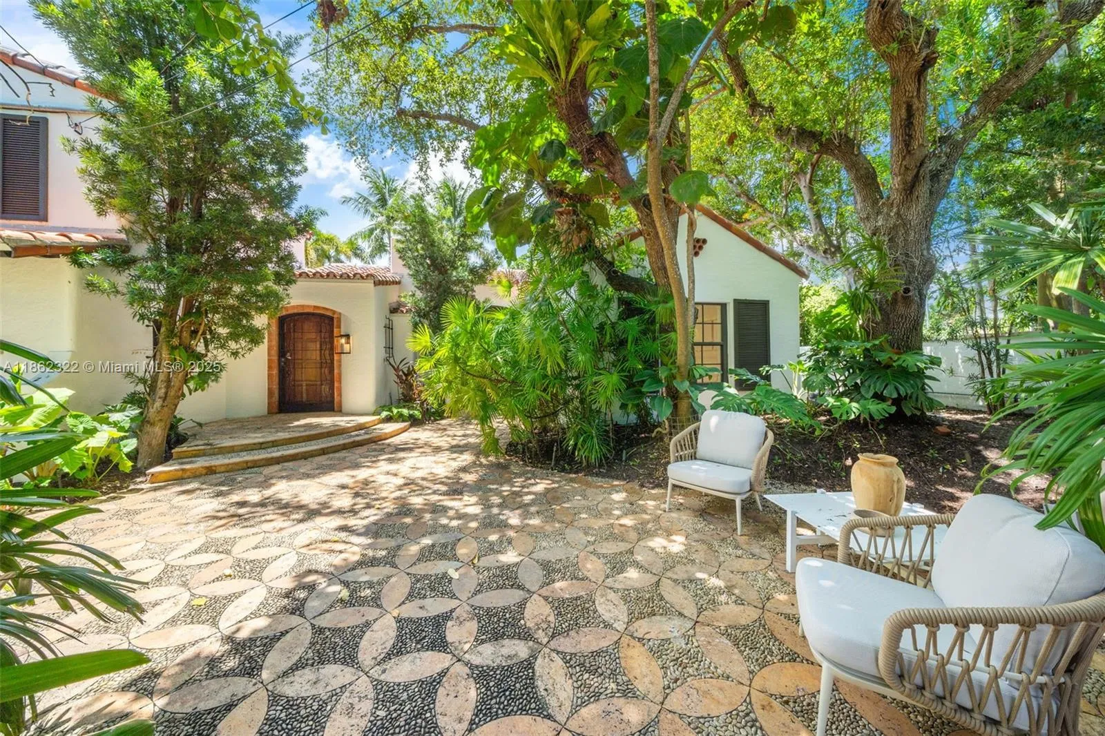 Miami Beach, Florida 33140, United States, 3 Bedrooms Bedrooms, ,4 BathroomsBathrooms,Residential,Active,197358