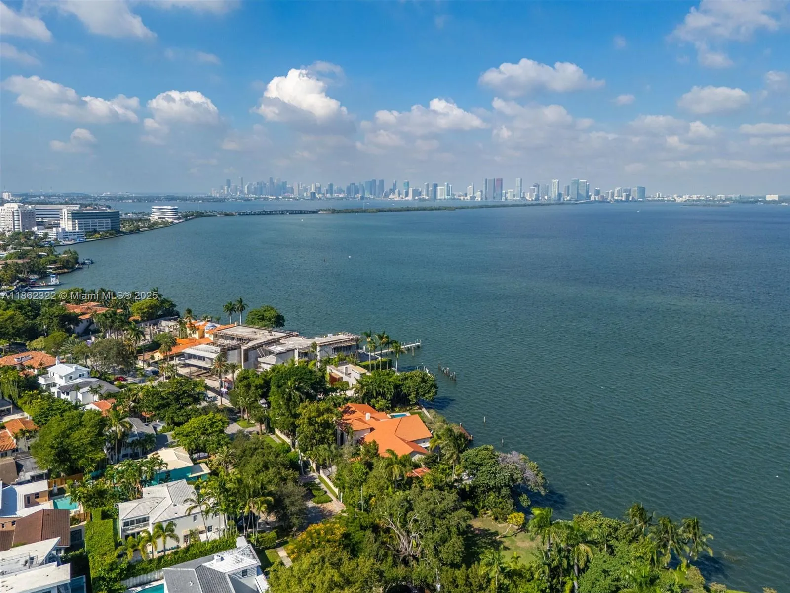 Miami Beach, Florida 33140, United States, 3 Bedrooms Bedrooms, ,4 BathroomsBathrooms,Residential,Active,197358