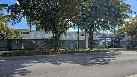 18975 NE 2nd Ave 1203 Miami FL 33179