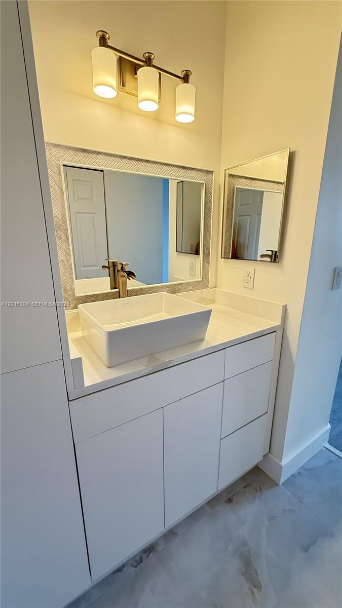SANTORINI AT VIZCAYA - Residential Lease