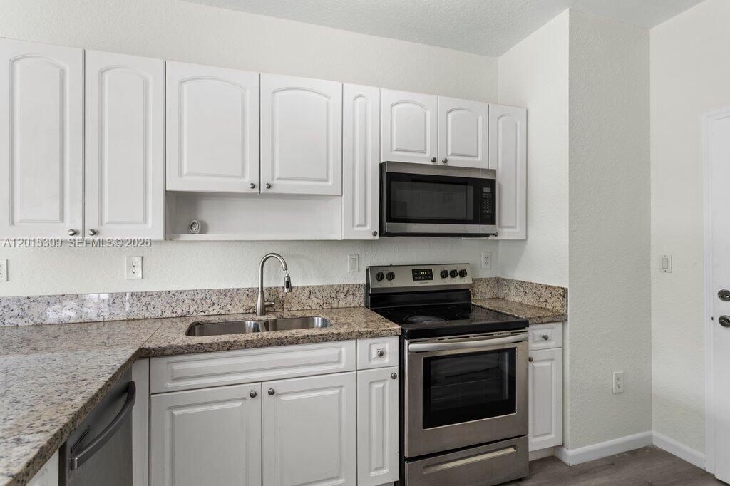 SANTORINI AT VIZCAYA - Residential Lease