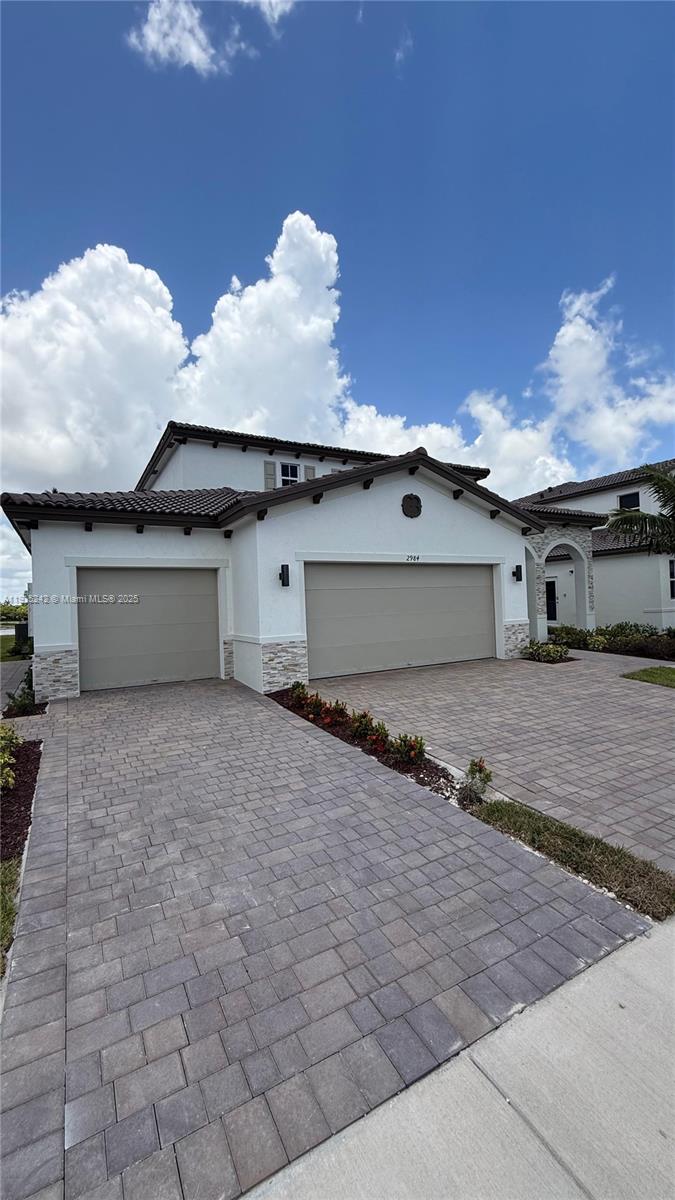 ALTAMIRA - Residential Lease