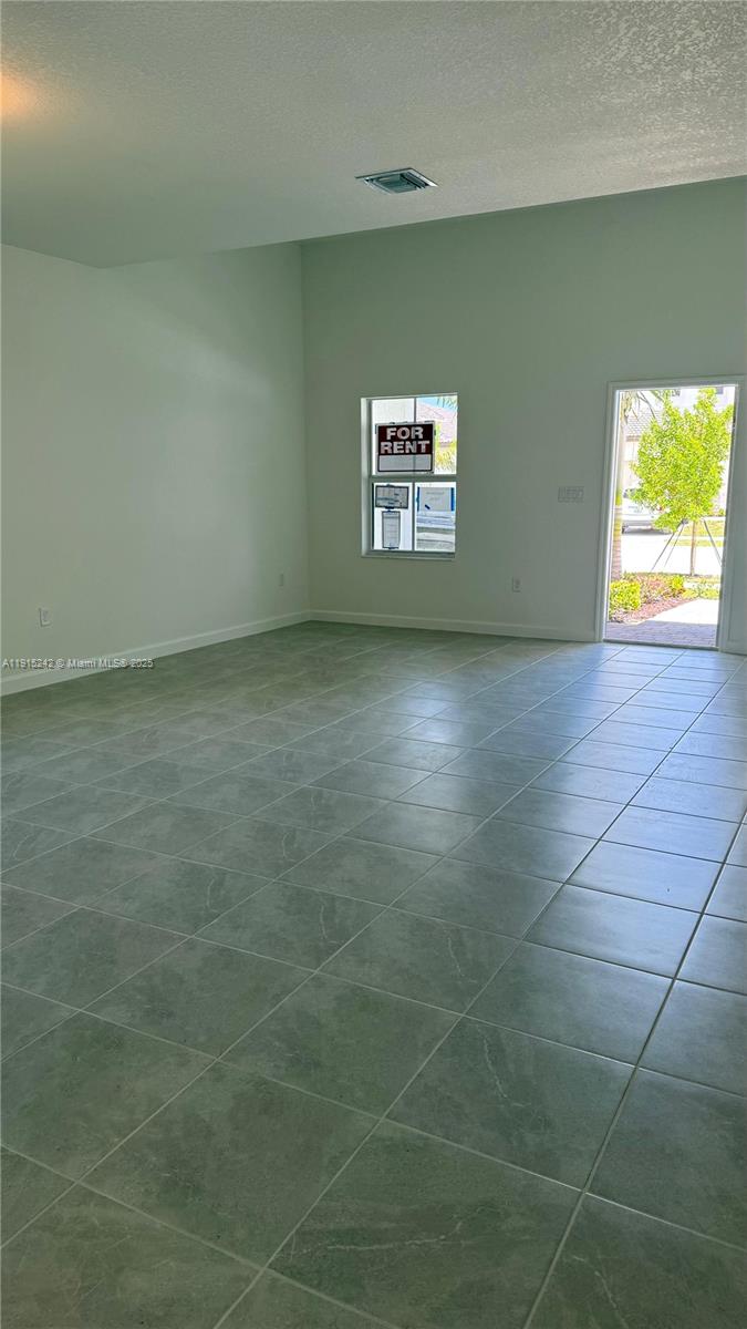 ALTAMIRA - Residential Lease