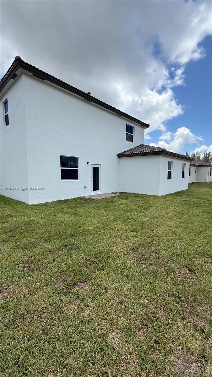 ALTAMIRA - Residential Lease