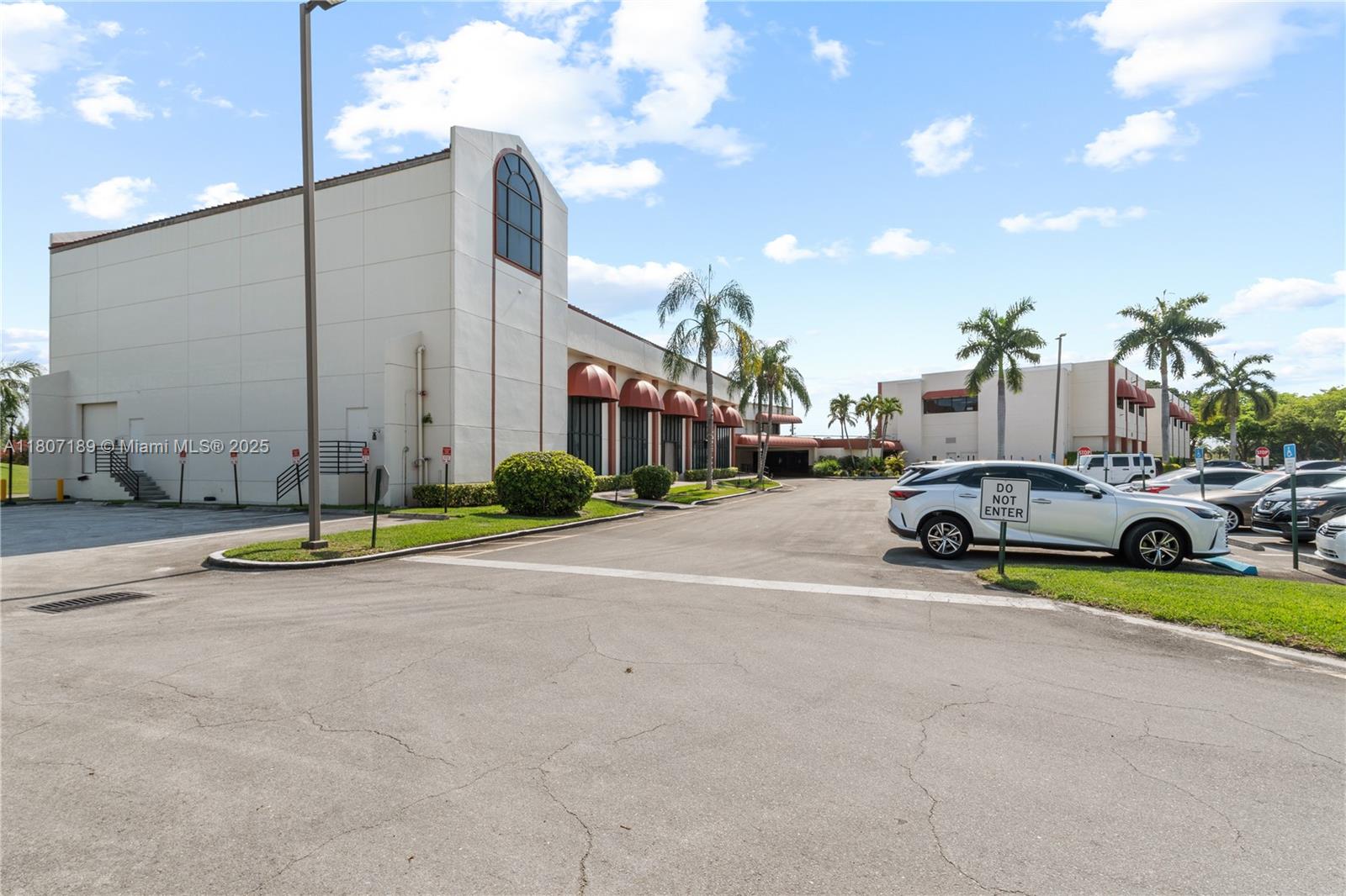 HOLLYBROOK GOLF AND - Residential