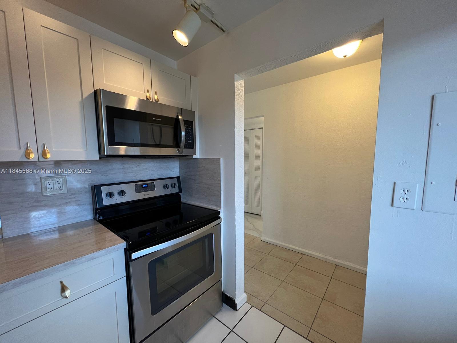 NEW WORLD CONDO APTS IV - Residential