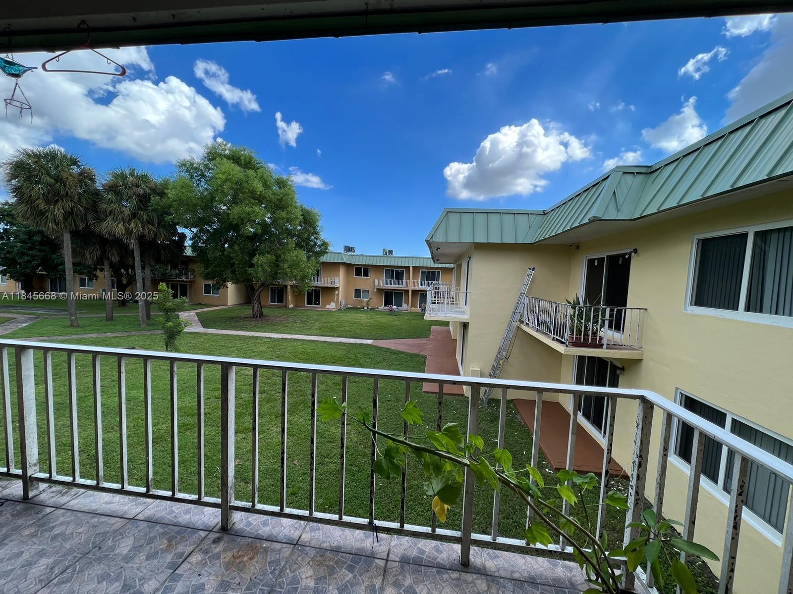 NEW WORLD CONDO APTS IV - Residential