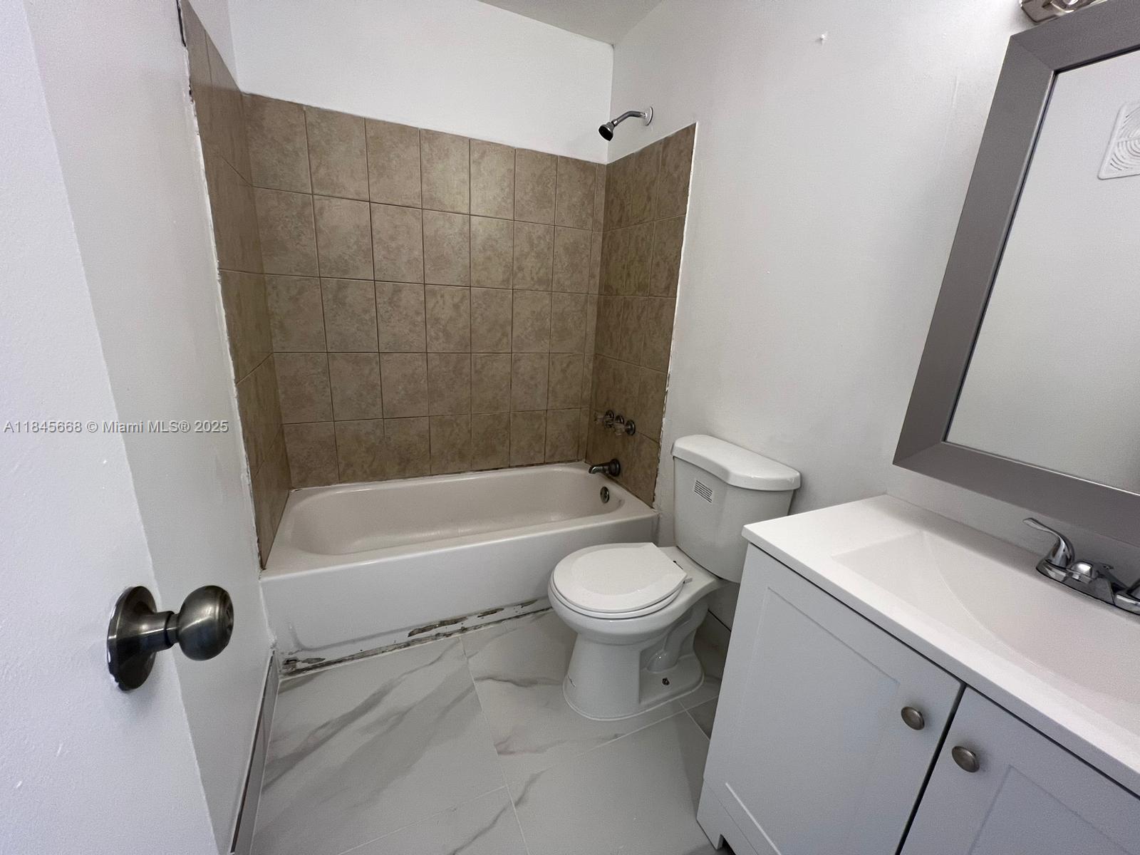 NEW WORLD CONDO APTS IV - Residential