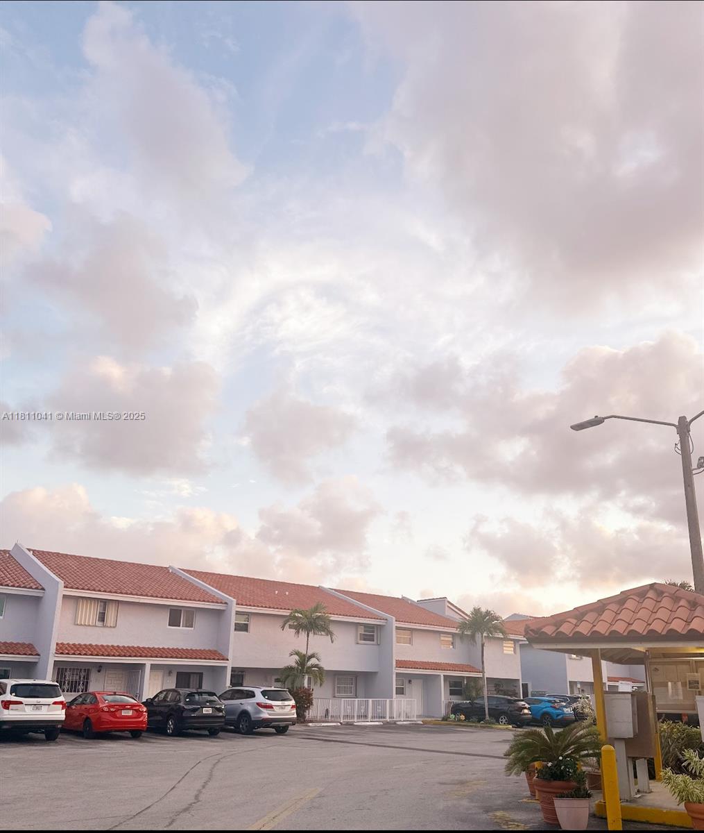 Property for Sale at 550 Sw 115th Ave 807D, Sweetwater, Miami-Dade County, Florida - Bedrooms: 2 
Bathrooms: 2  - $350,000