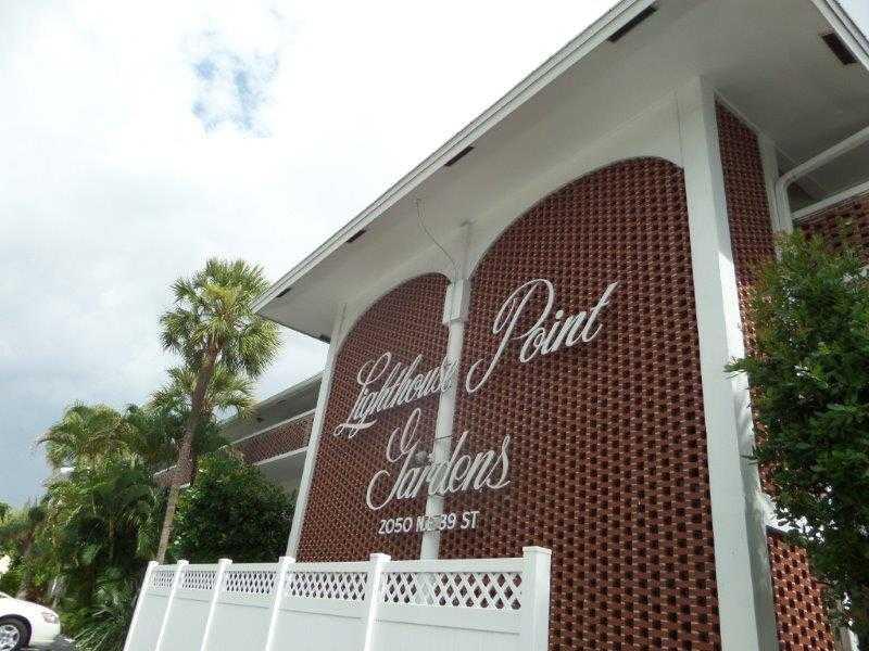 Ready to move in 1/1.5 in great location! Just a short walk to grocery store and shopping. Unit features new ceramic tiles, hurricane front window and doors, new ceiling in kitchen, new roof and so much more. Association claims 55+ and has all the ameniti es. Must own two years before renting. Make us an offer today!