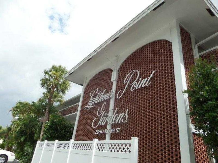 Ready to move in 1/1.5 in great location! Just a short walk to grocery store and shopping. Unit features new ceramic tiles, hurricane front window and doors, new ceiling in kitchen, new roof and so much more. Association claims 55+ and has all the ameniti es. Must own two years before renting. Make us an offer today!