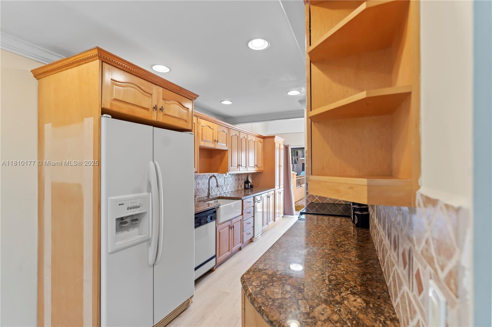 760 E Coco Plum Cir