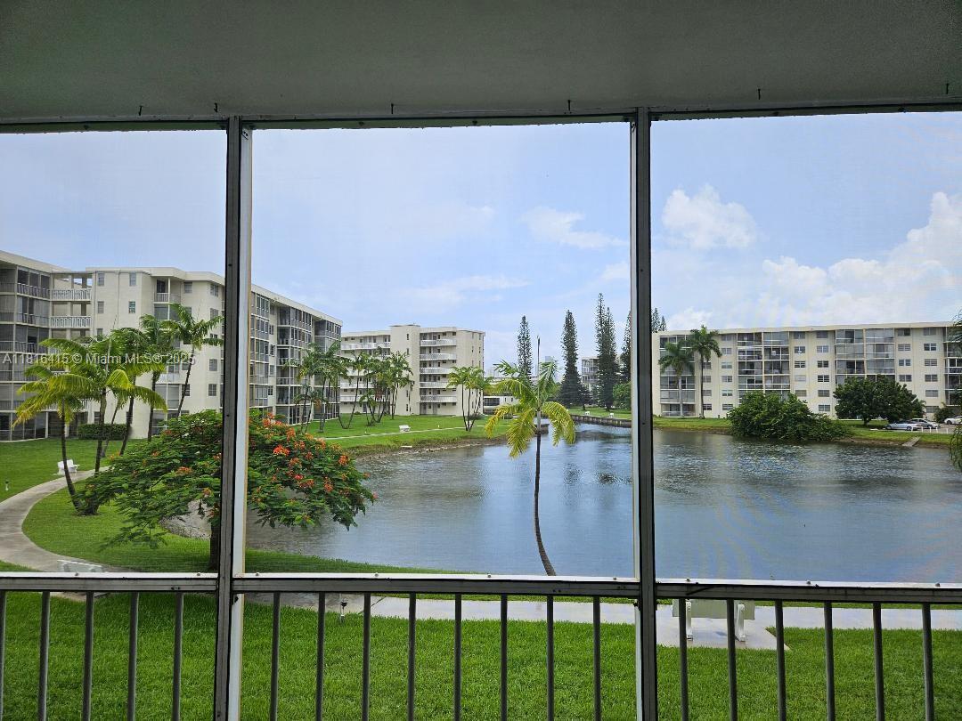 Rental Property at 2851 Leonard Dr J202, Aventura, Miami-Dade County, Florida - Bedrooms: 1 
Bathrooms: 1  - $1,700 MO.