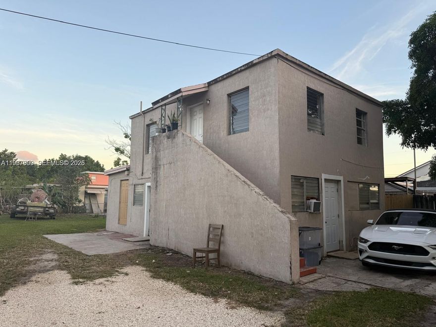 Property is a Tri-plex Main house is a 3/1 monthly rent is $2,800.00 with an efficiency that pays $1,300.00. In addition there is a 2 story house each floor with a 2 bedrooms and 1 bath rent payments are $1,800.00 & $1,600.00. Great Investment opportunity.