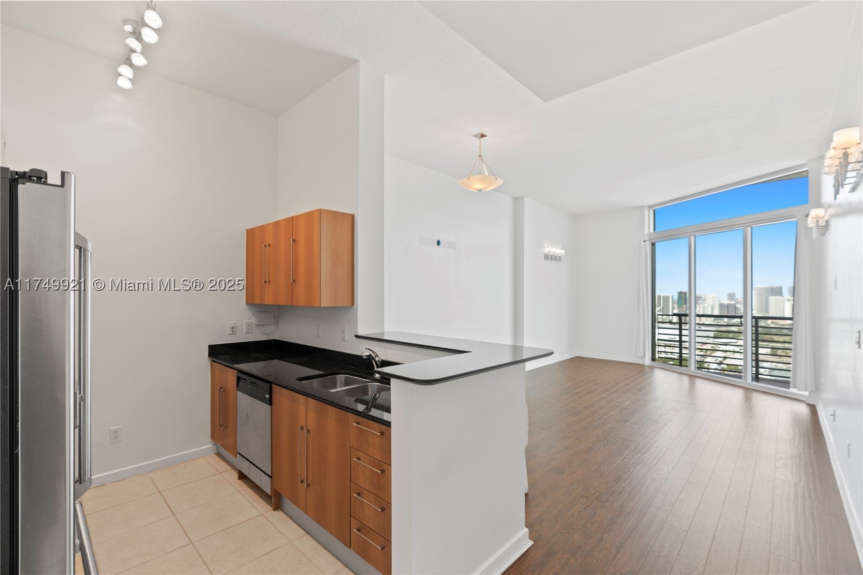 335 S Biscayne Blvd UPH02