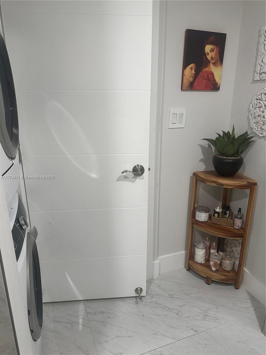 THE VINTAGE CONDO - Residential