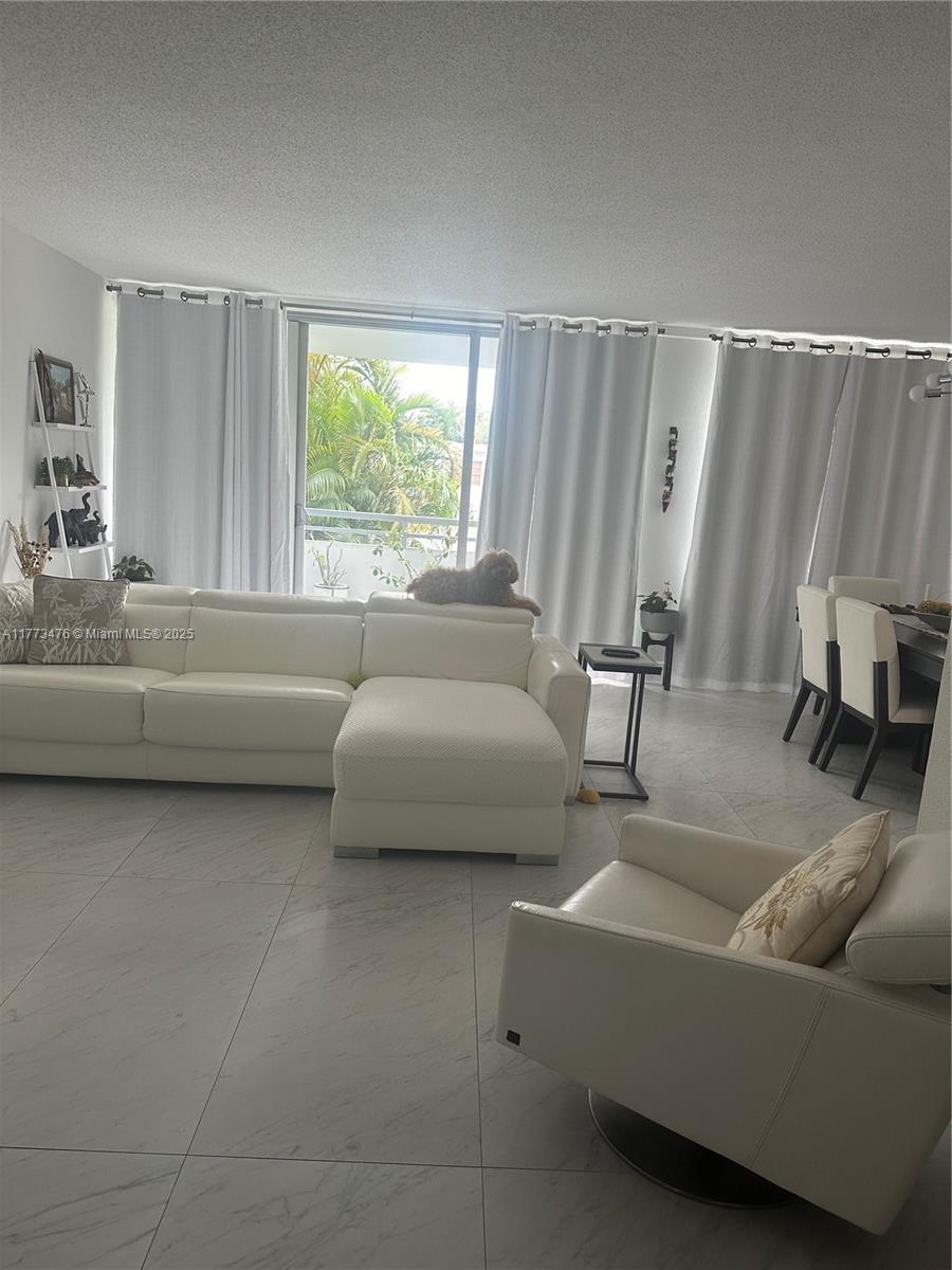 THE VINTAGE CONDO - Residential