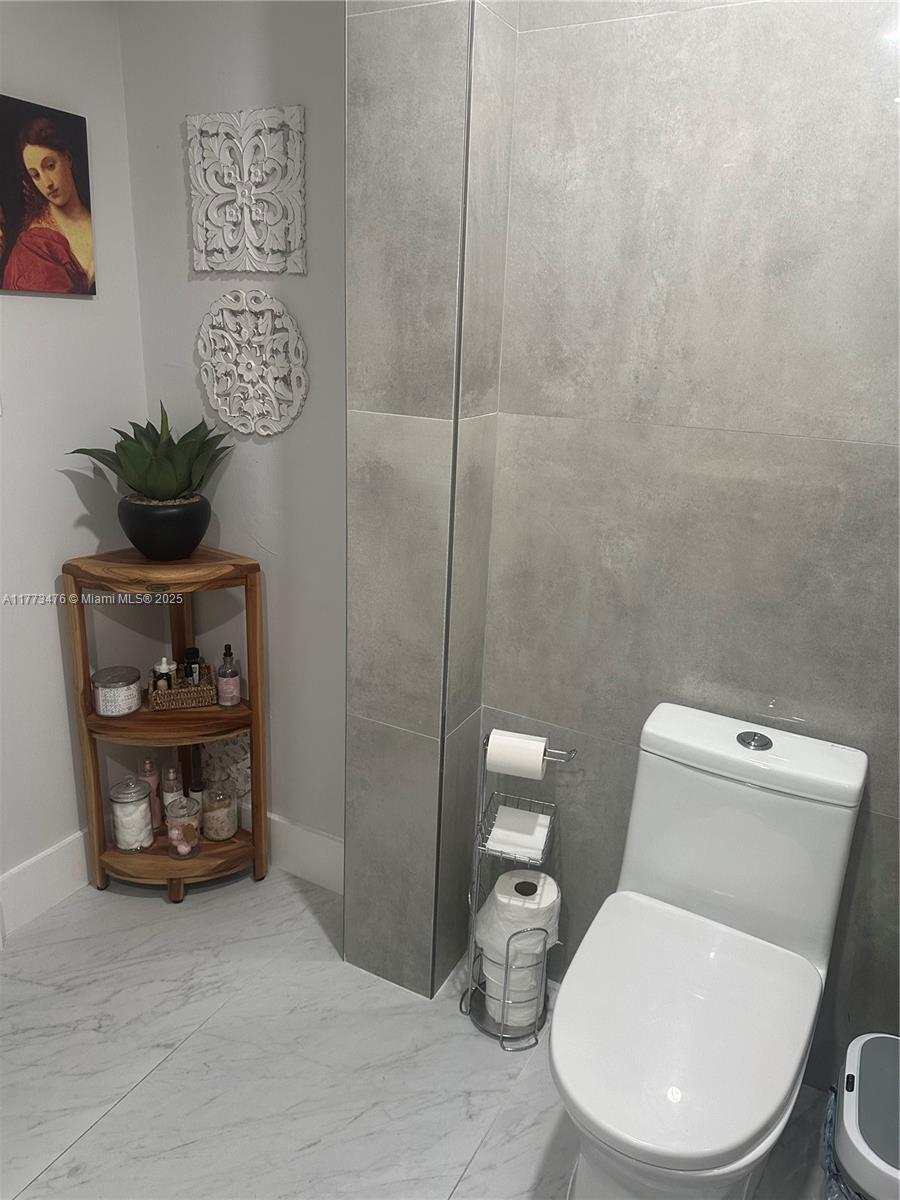 THE VINTAGE CONDO - Residential