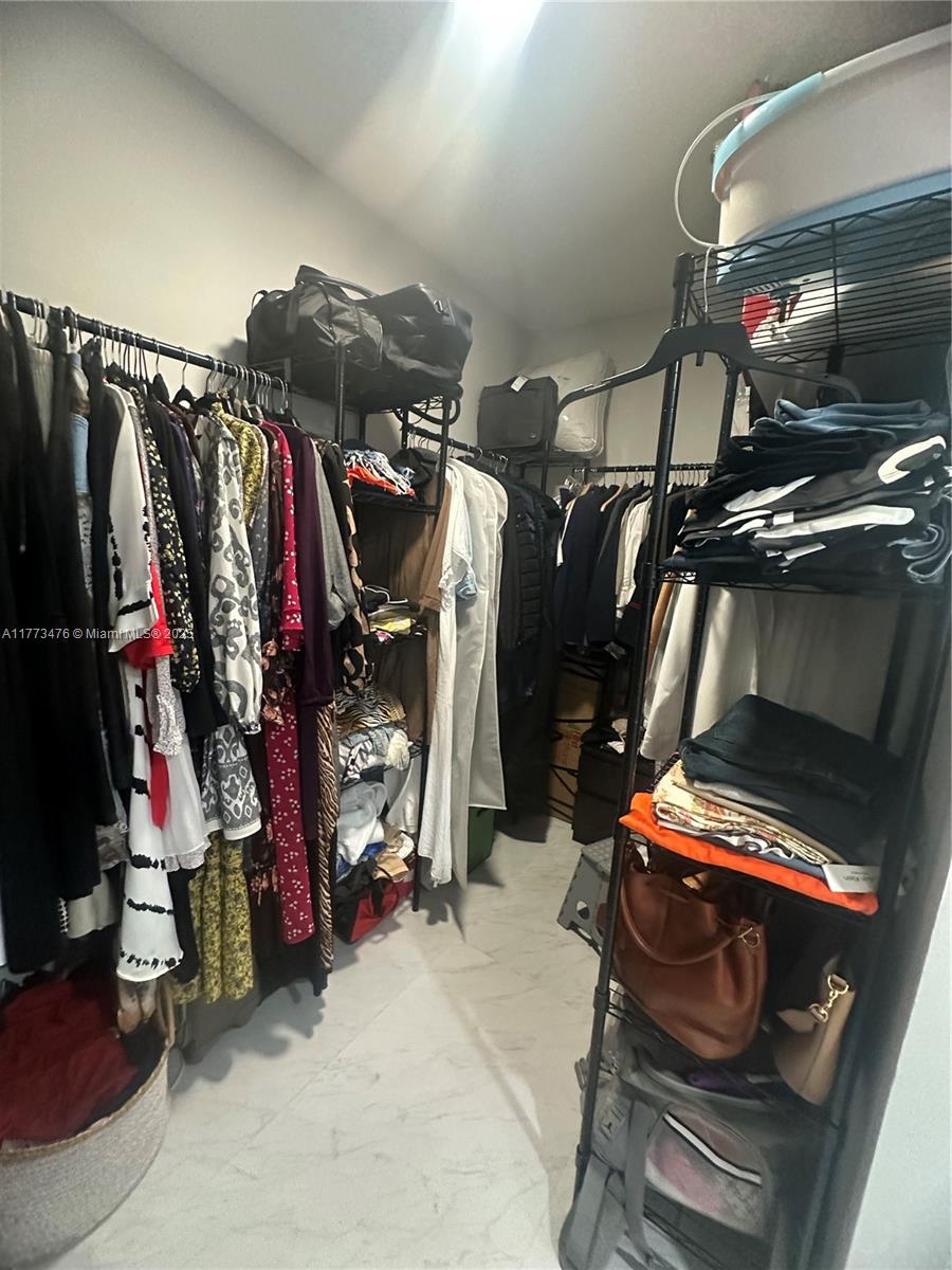 THE VINTAGE CONDO - Residential