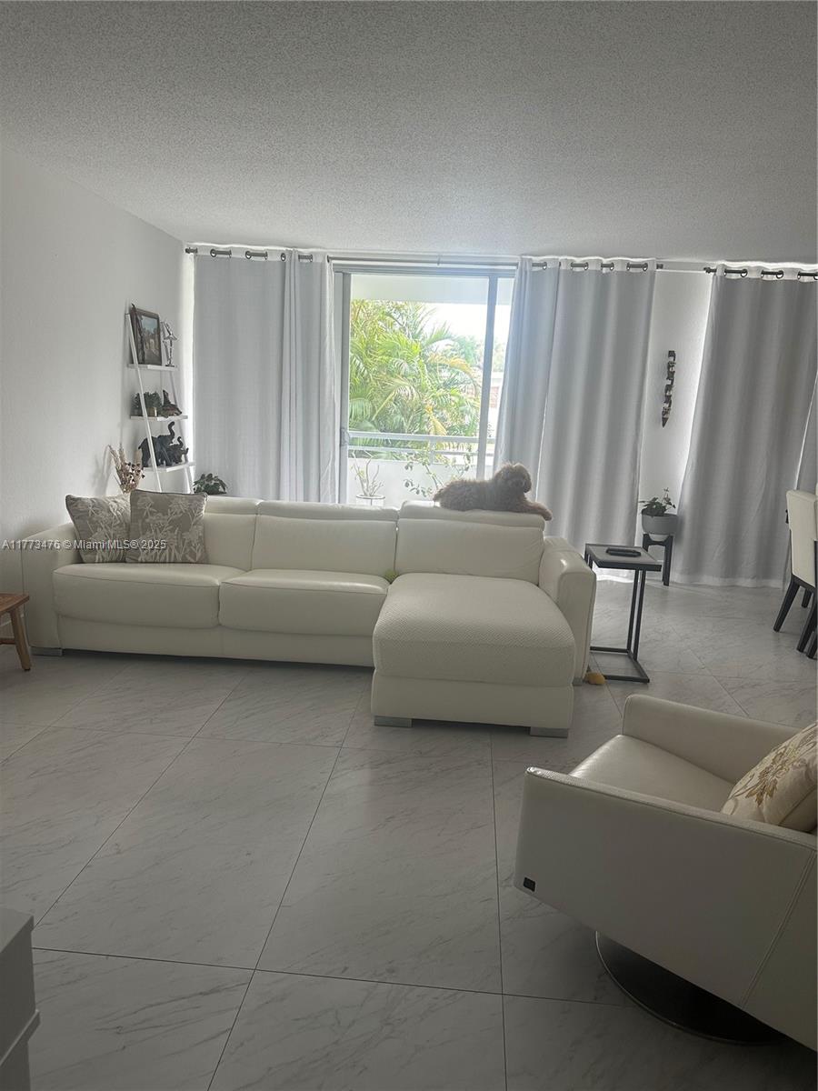 THE VINTAGE CONDO - Residential