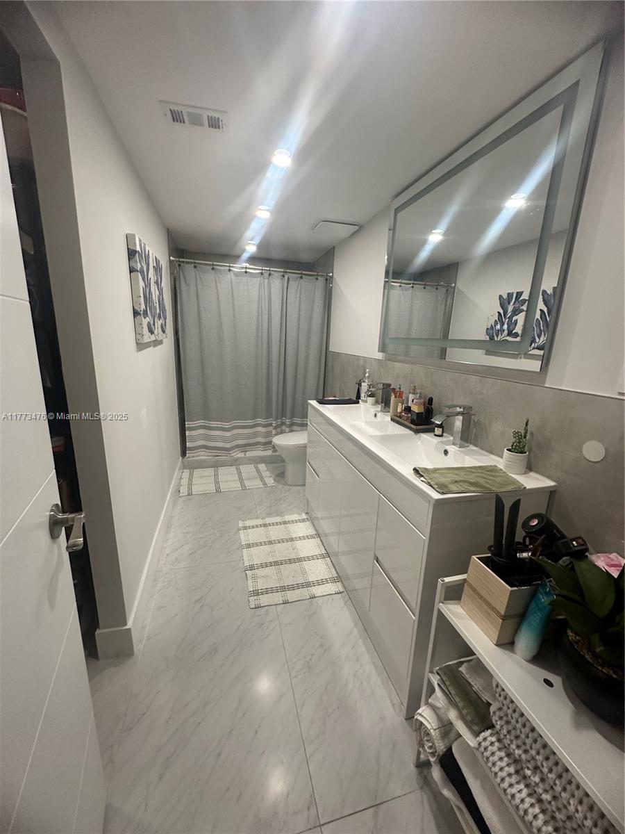 THE VINTAGE CONDO - Residential