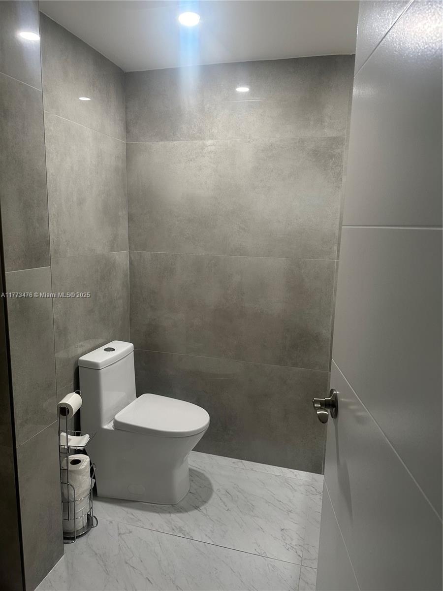 THE VINTAGE CONDO - Residential