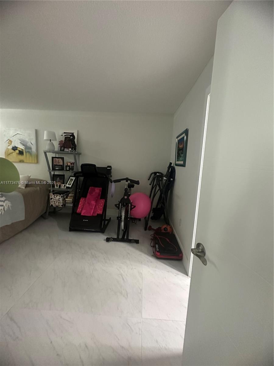 THE VINTAGE CONDO - Residential