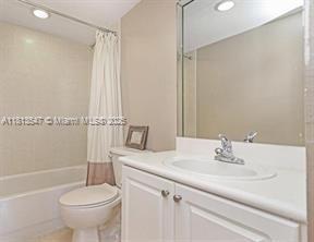 1455 N Treasure Dr 3R