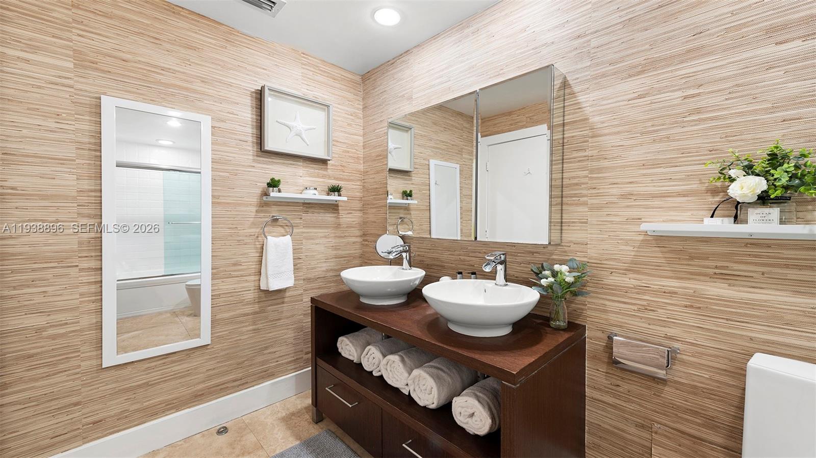 RONEY PALACE CONDO - Residential