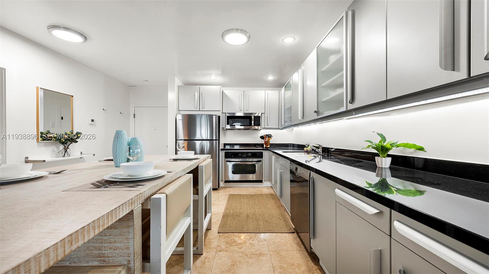 2301 Collins Ave 1632