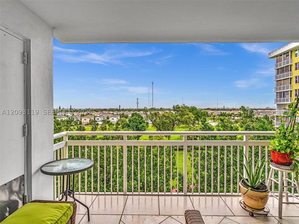 Photo of 4400 Hillcrest Dr #603B, Hollywood, FL 33021 (MLS # A12093119)