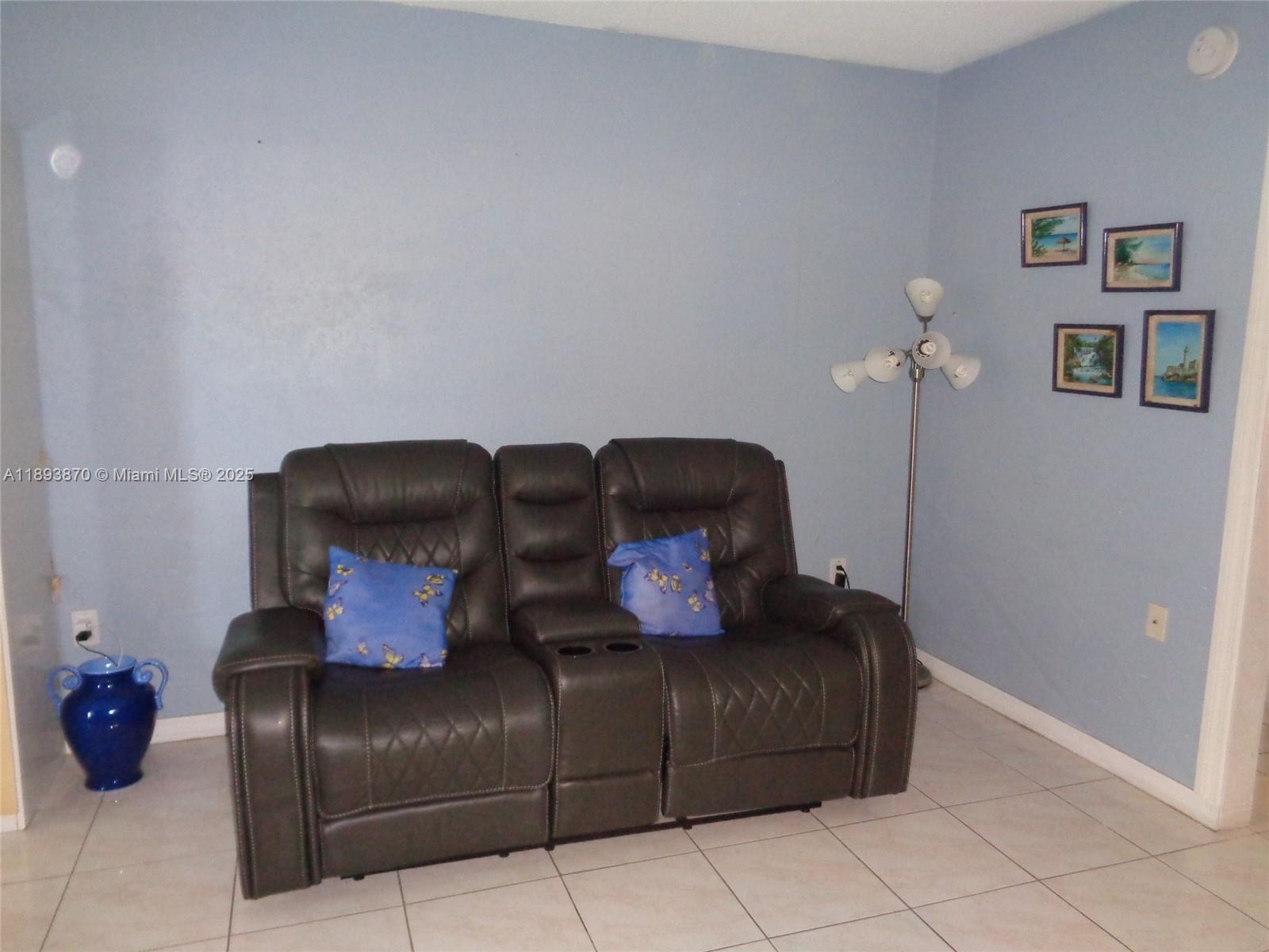 AMBASSADOR NORTH CO-OP - Residential