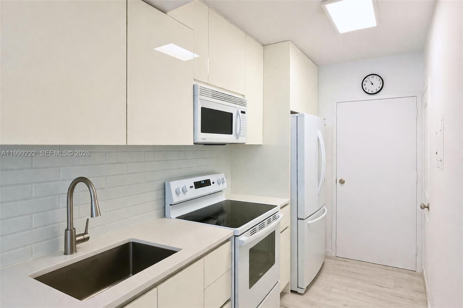 THE DECOPLAGE CONDO - Residential Lease