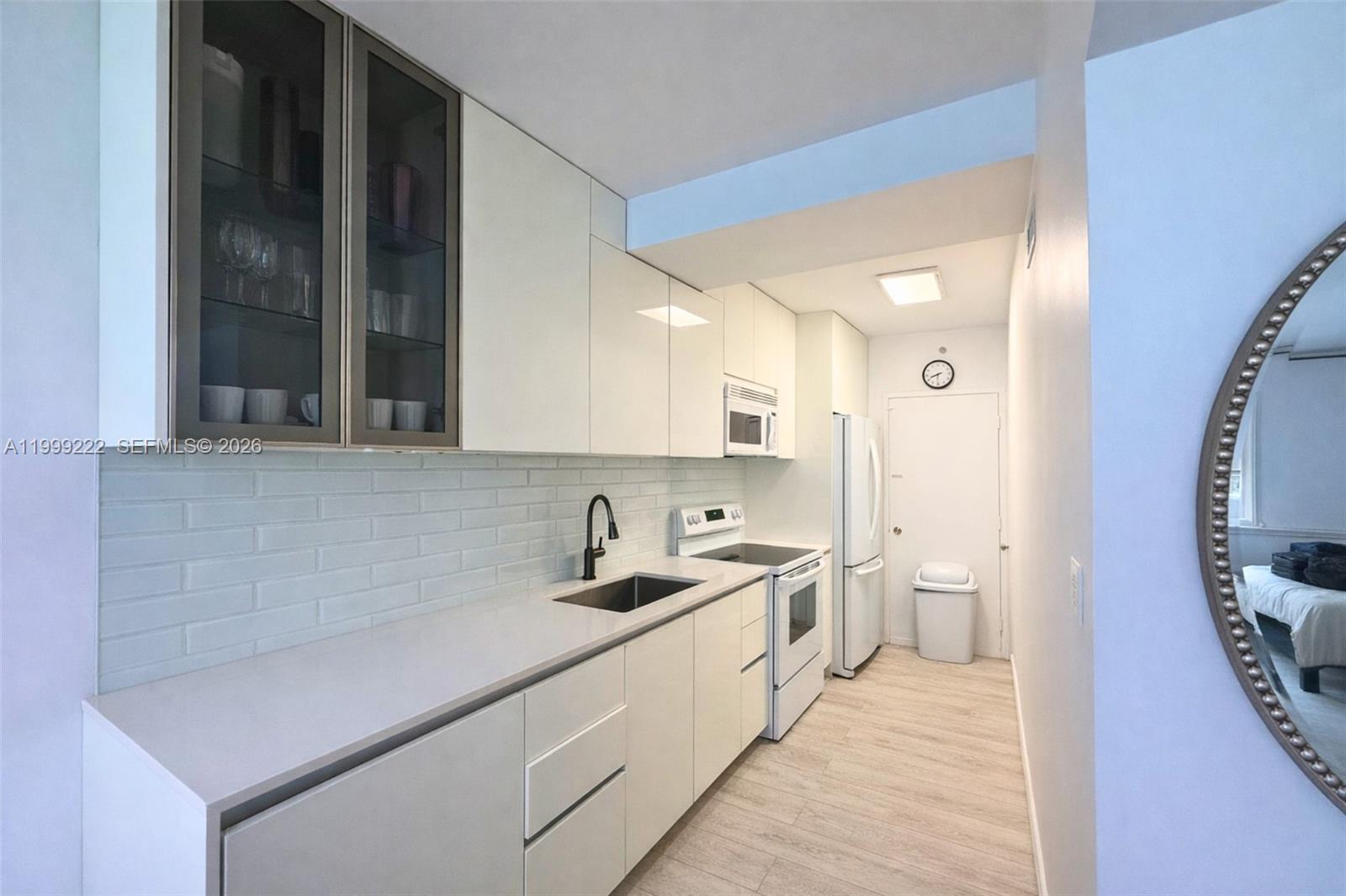 THE DECOPLAGE CONDO - Residential Lease