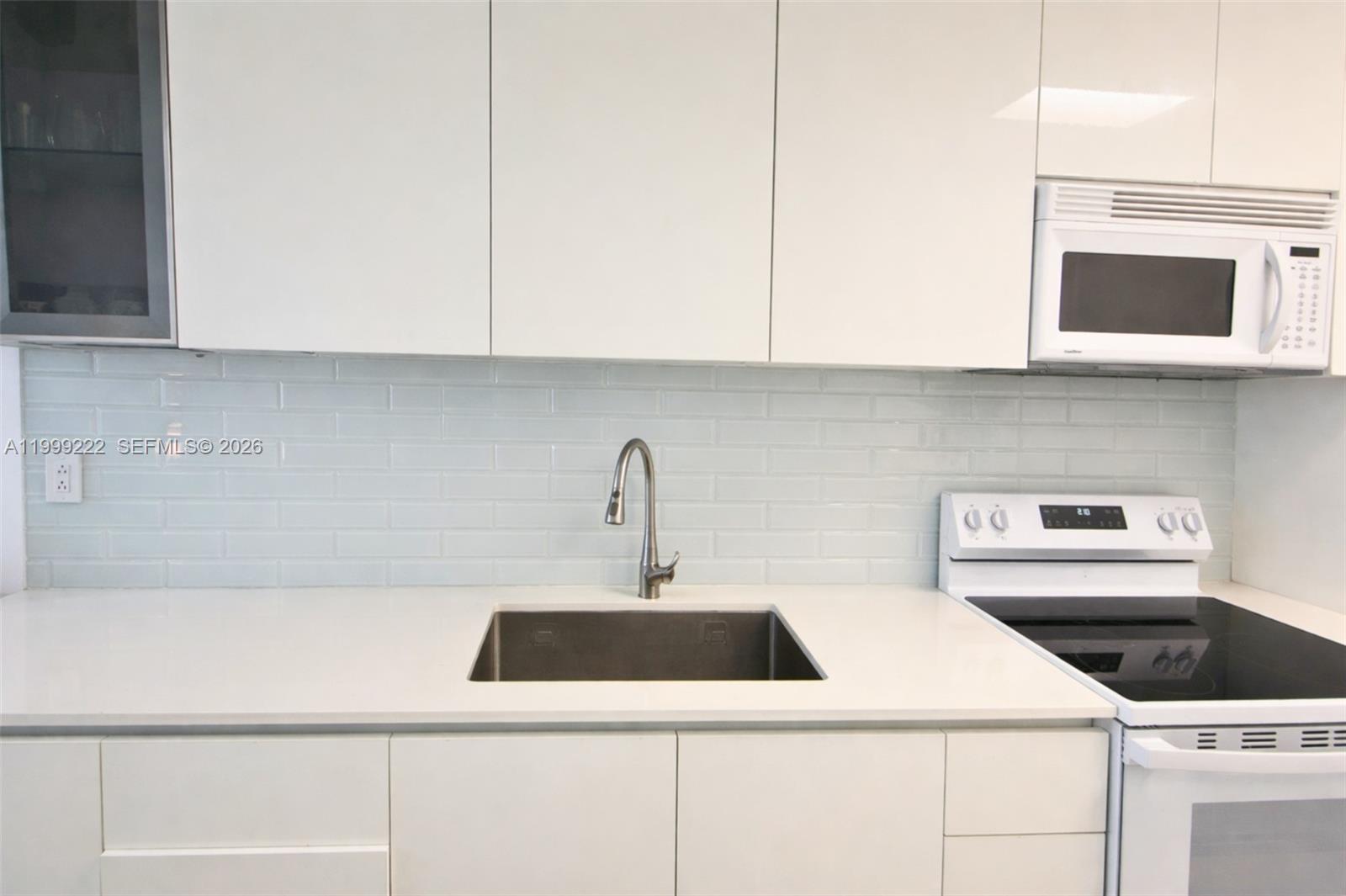 THE DECOPLAGE CONDO - Residential Lease