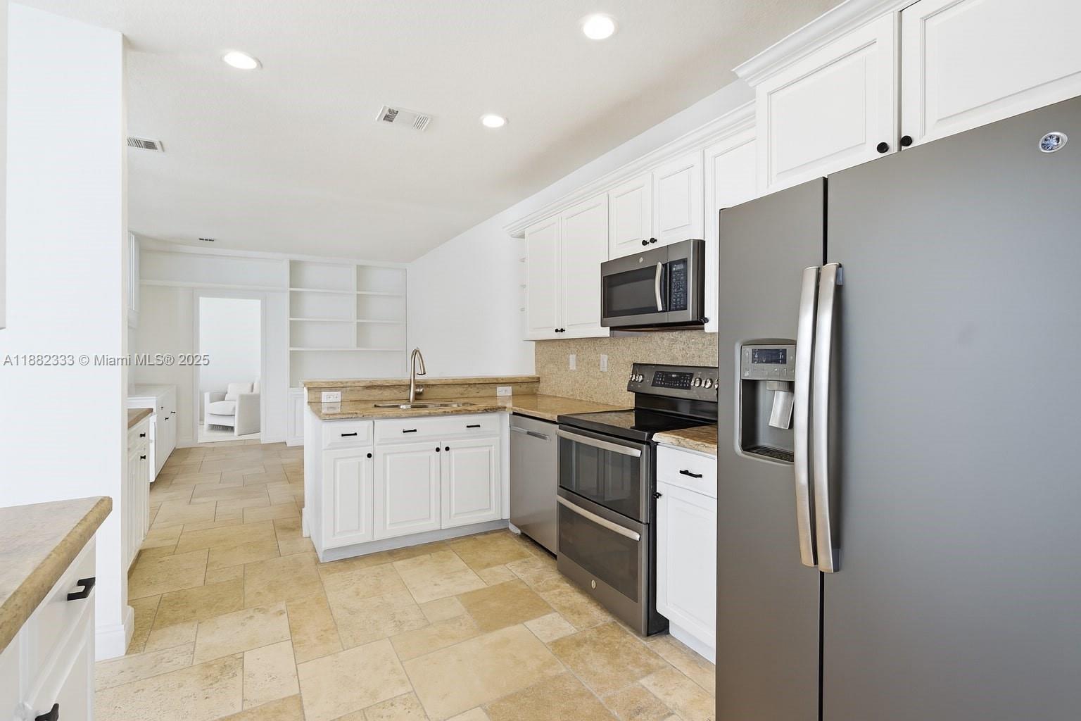 EMERALD POINTE - Residential