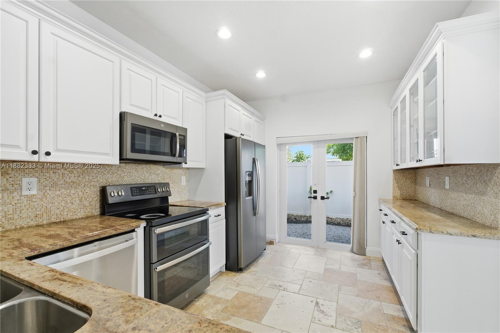 EMERALD POINTE - Residential