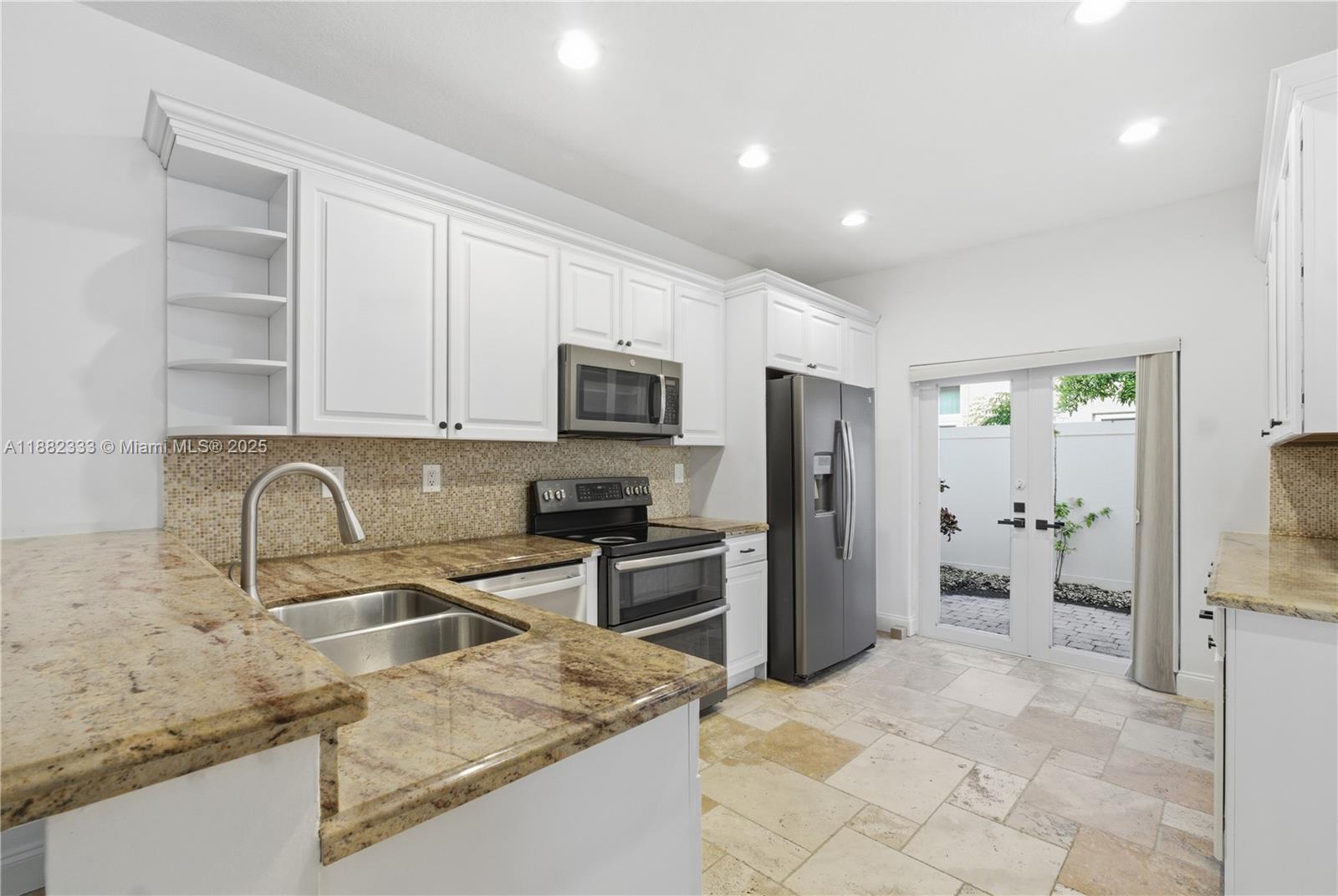 EMERALD POINTE - Residential