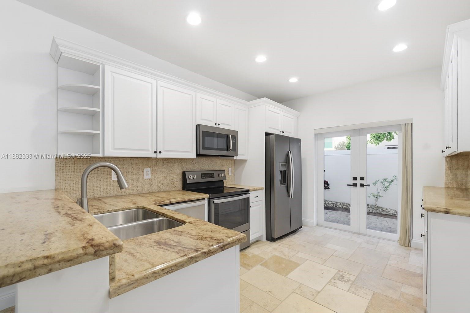 EMERALD POINTE - Residential
