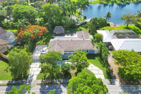 Single Family Residence in Miami FL 14021 92nd Ave.jpg