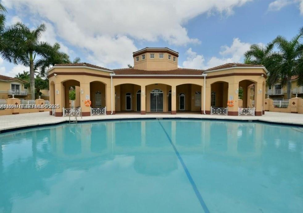 MELROSE POINT CONDO - Residential