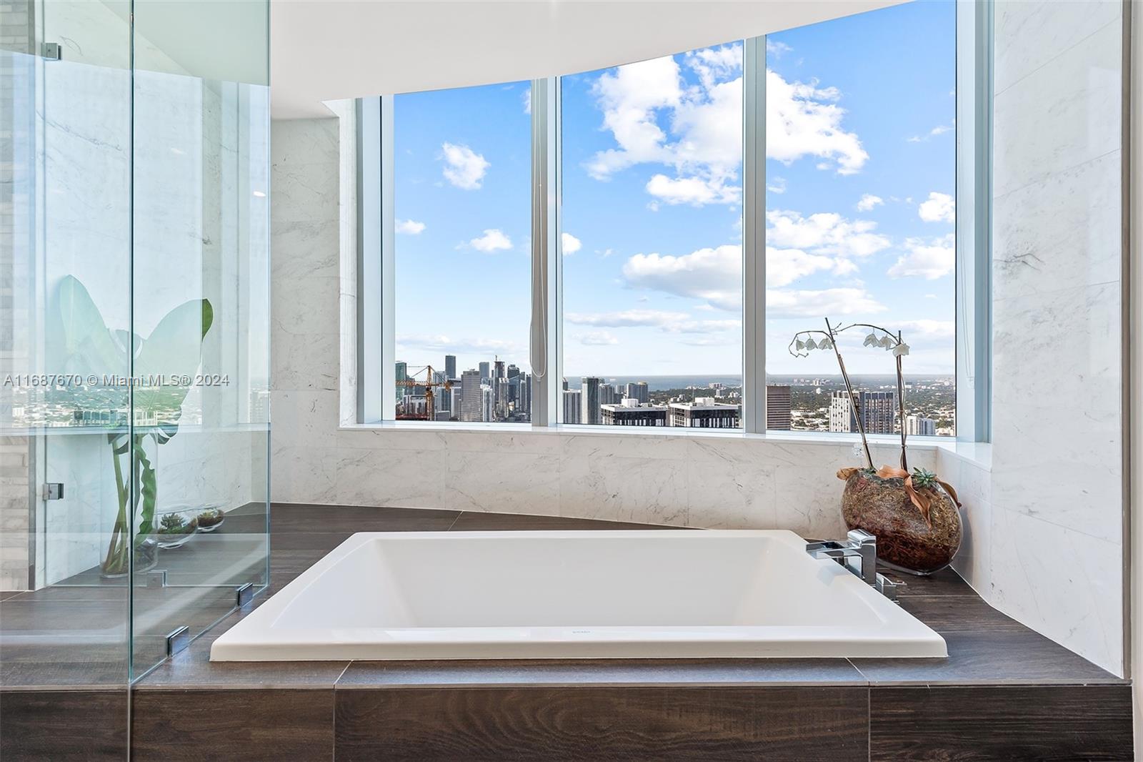 PARAMOUNT MIAMI WORLDCENT - Residential